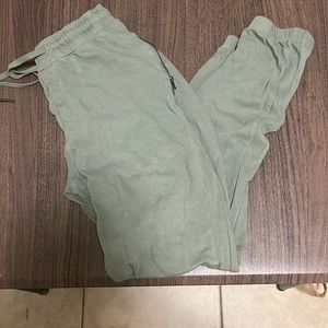 Green Mondetta outdoor projects pants in great condition